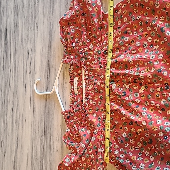 Doen Red Floral Top with Ruffled Details - Picture 7 of 8